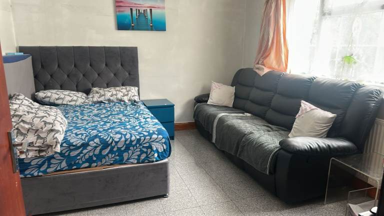 Master bedroom for rent only working professional couple 