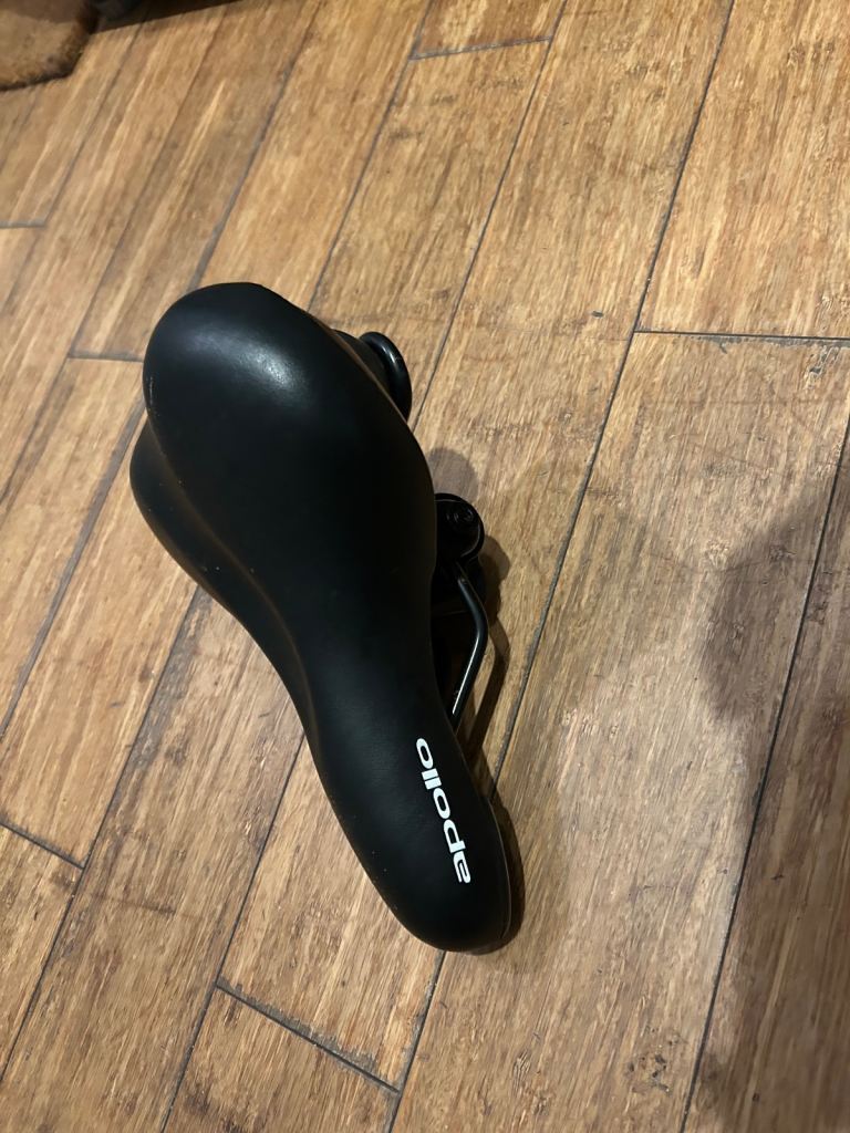Bike saddle wide fitment 