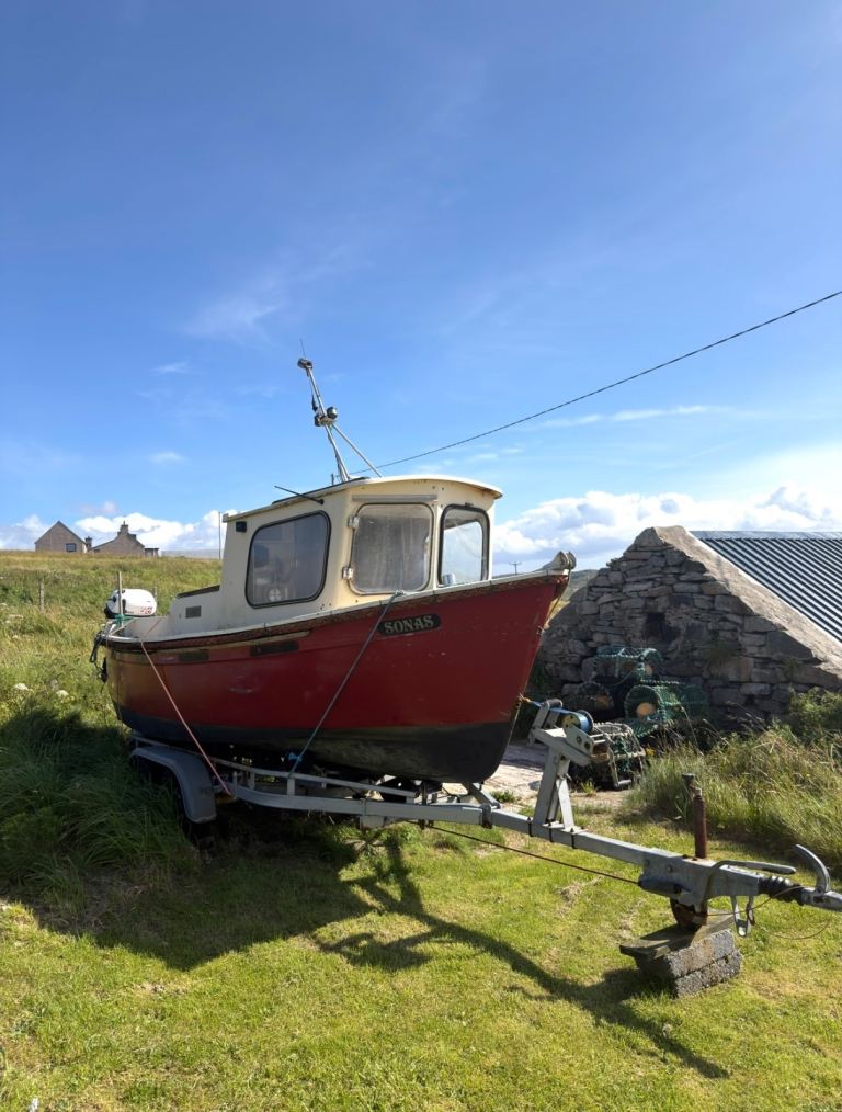 Hardy 17 Boat