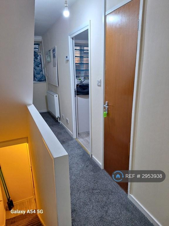 3 bedroom flat in Withmore Reans, Wolverhampton, WV6 (3 bed) (#2953938)