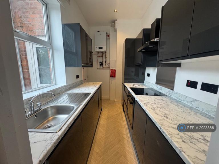 1 bedroom flat in Middleborough Road, Coventry, CV1 (1 bed) (#2923856)