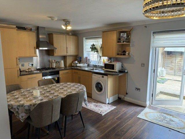 1 Bedroom Ground Floor Flat to Rent with Own Garden