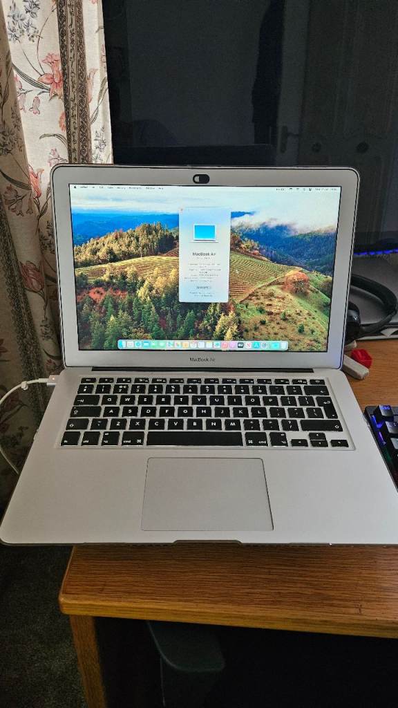 MacBook Air A1466 13.3" Laptop C2D Intel i7, 8GB RAM, 512GB SSD. Running Sonoma