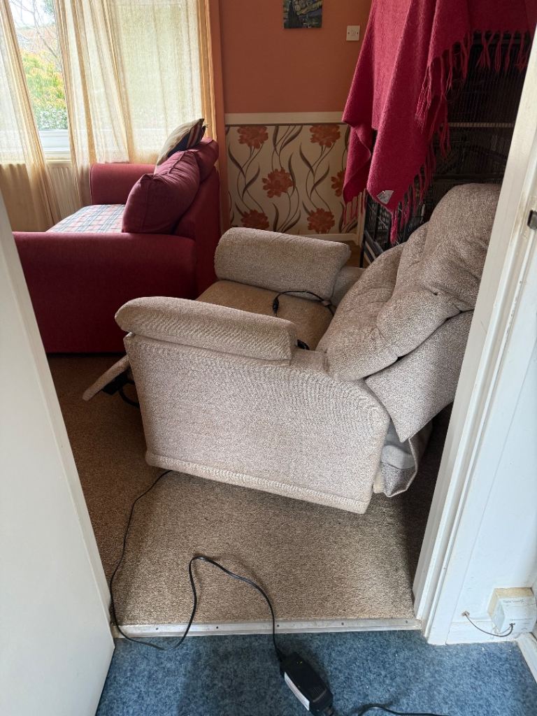 Recliner chair 