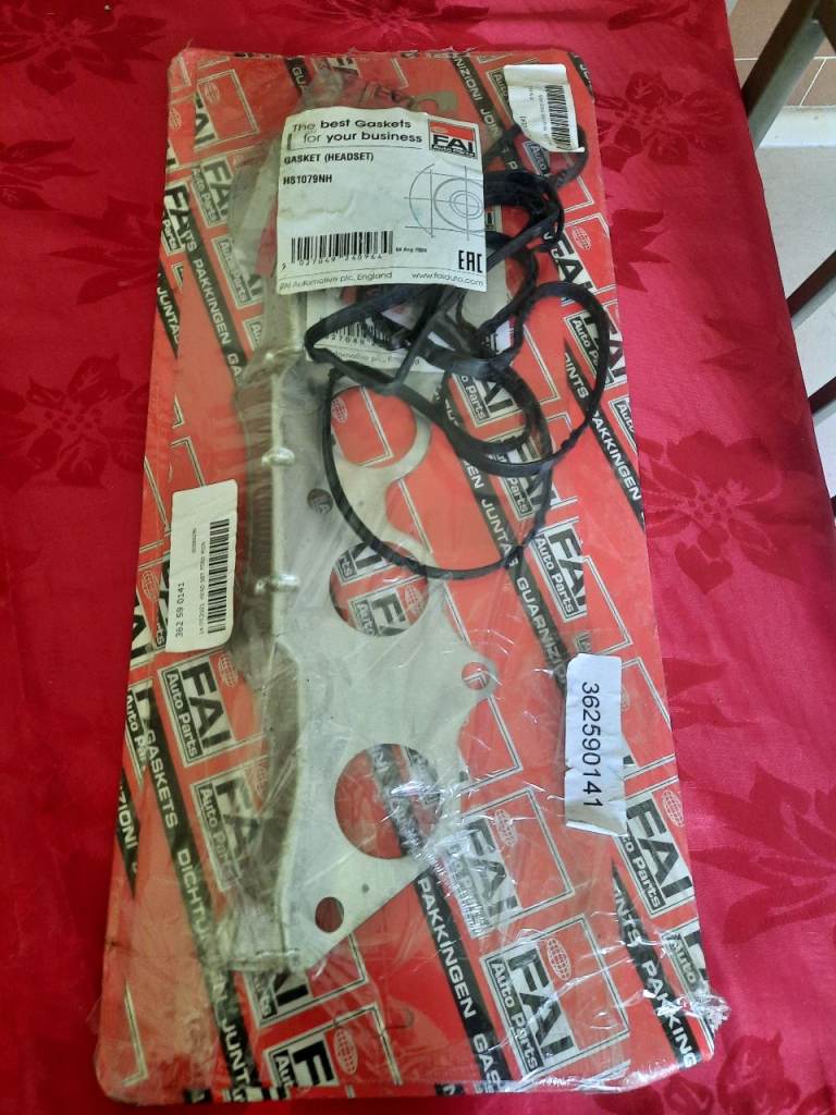 Gasket set. Cylinder head.