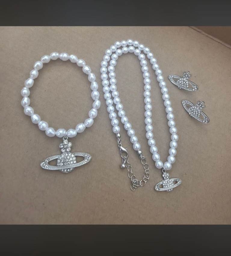 Pearl Necklace, Bracelet and Earrings Set – brand new
