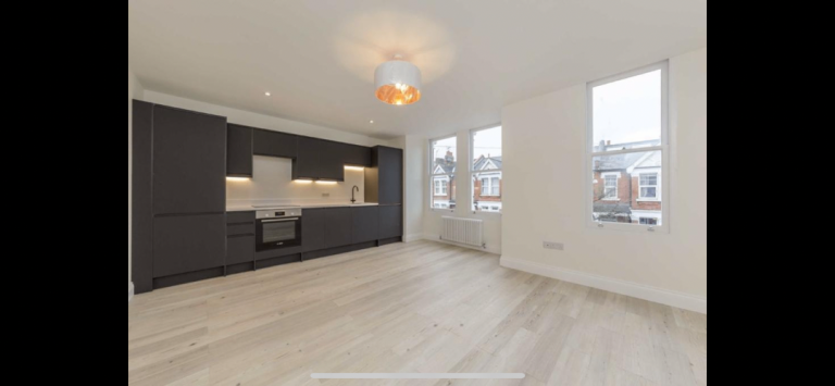 Flat to rent - Near Acton Mainline 