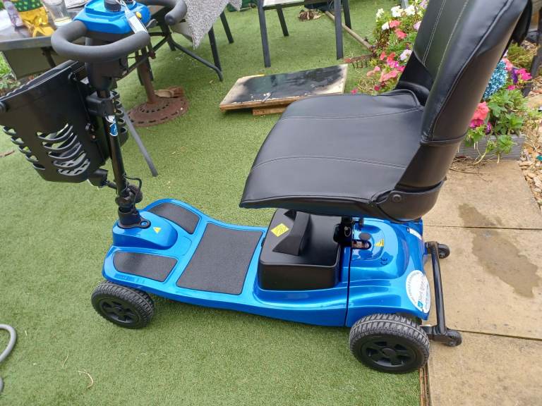 Small mobility scooter 