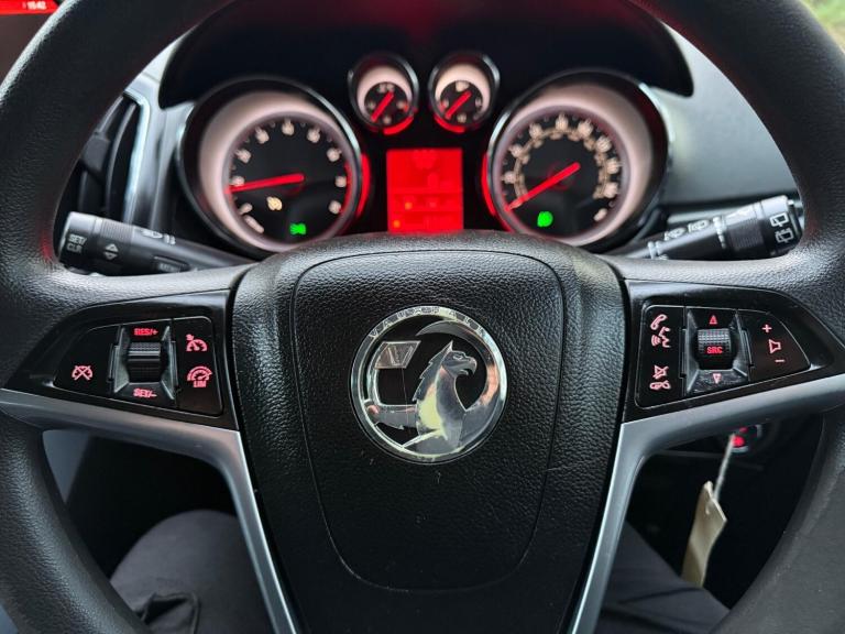 2014 Vauxhall Zafira Tourer Tech Line T Mpv Petrol Manual