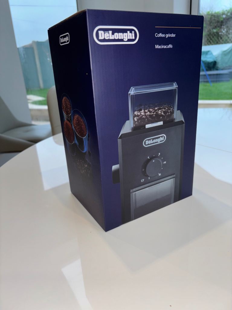 DeLonghi KG79 Coffee Grinder and coffee beans 