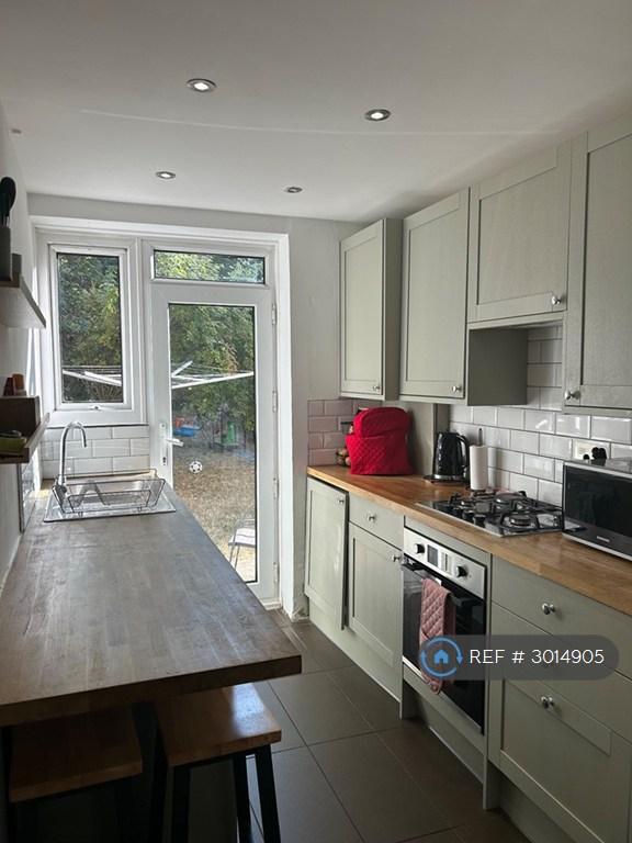 2 bedroom flat in Thurlow Park Road, London, SE21 (2 bed) (#3014905)