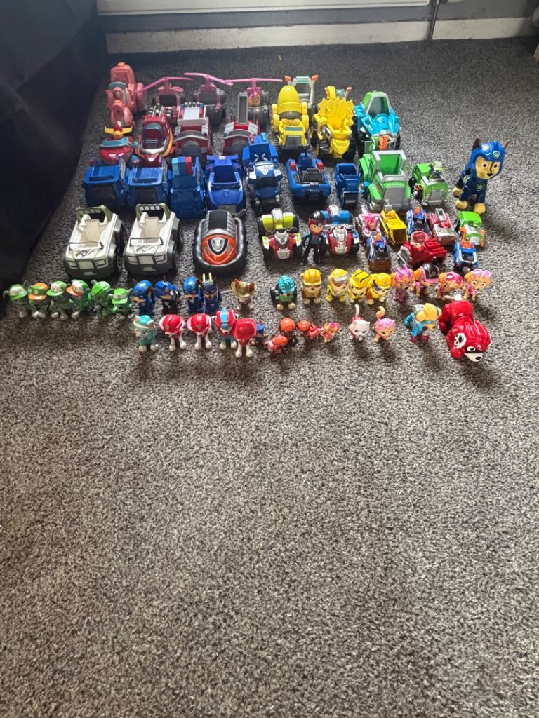 Various paw patrol vehicles & characters 