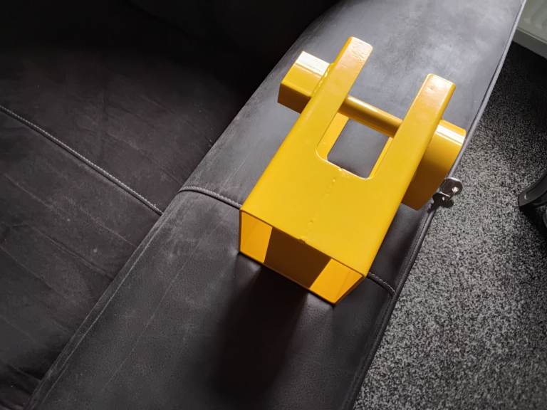 Heavy duty steel hitch lock x2 keys protect your caravan or trailer bargain 