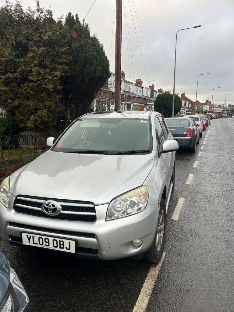 RAV 4 (RUNS. NO MOT!! OPEN TOO OFFERS!!)  