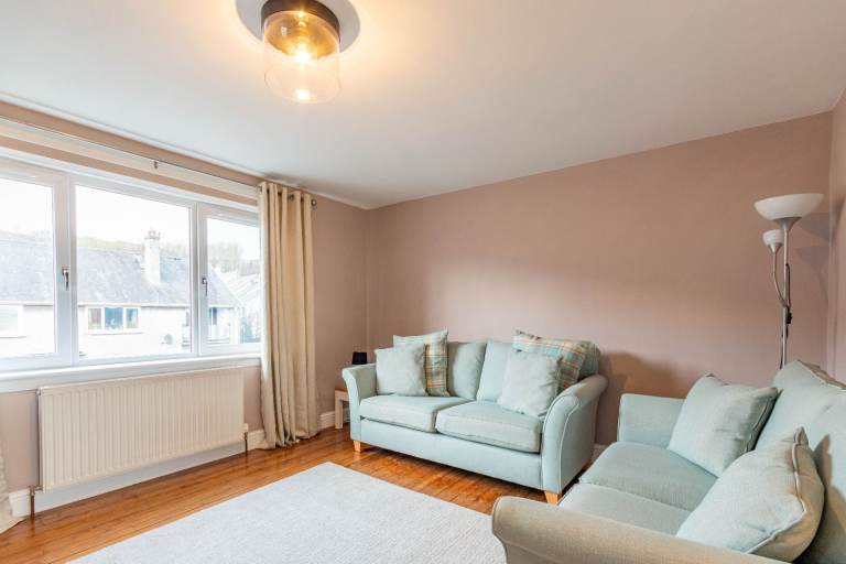 Large and spacious 2-bedroom property with shared garden – available soon