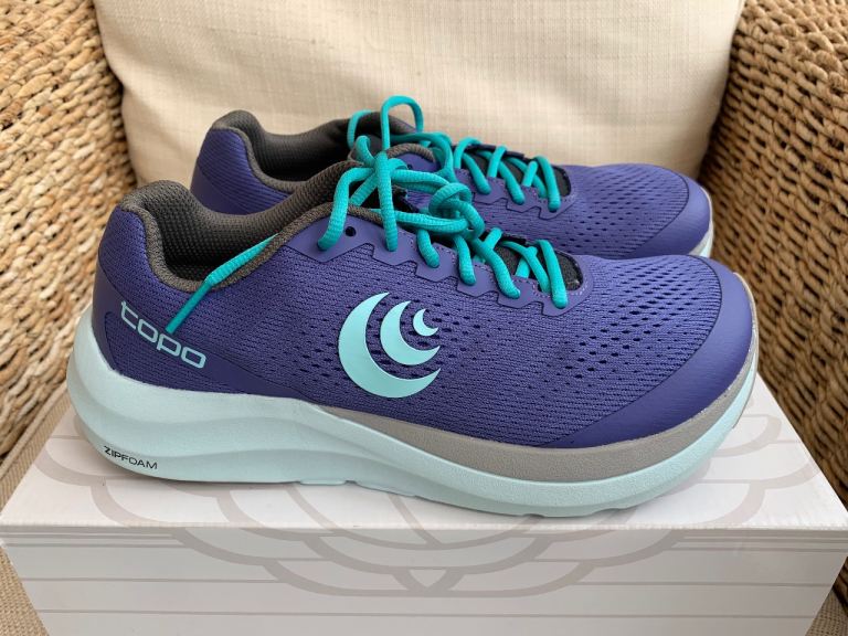 TOPO running shoes UK6