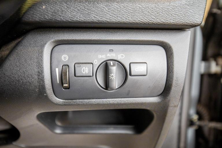 2019 Volvo V40 D2 [122] R DESIGN Edition 5dr Geartronic HATCHBACK DIESEL Automatic