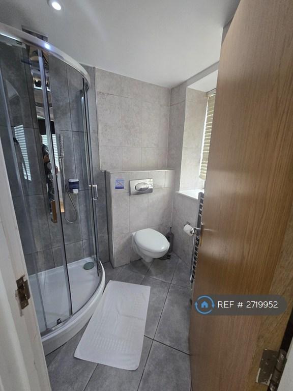 1 bedroom flat in Creative House, London, SW8 (1 bed) (#2719952)