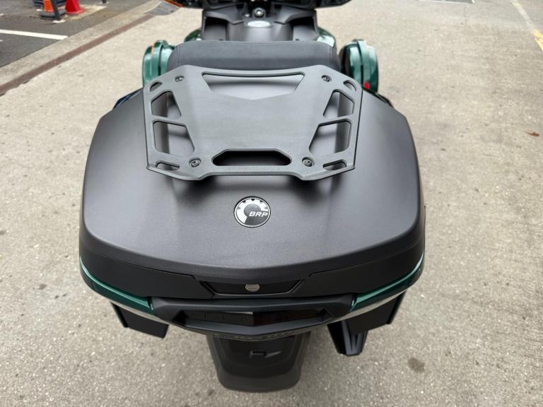 2025 Can-Am Spyder F3 Limited 1330cc 6 speed semiauto trike British Racing Green