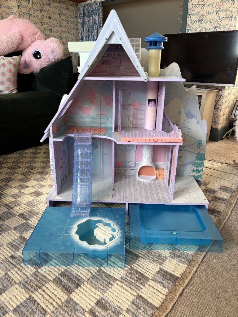 LOL Surprise Winter Disco Chalet House with furniture 