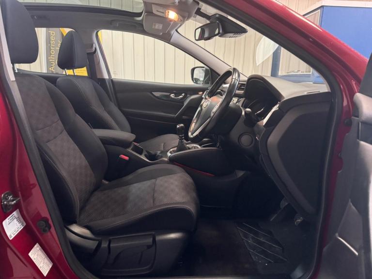 2015 Nissan Qashqai 1.2 DIG-T n-tec+ 2WD Euro 5 (s/s) 5dr HATCHBACK Petrol Manual