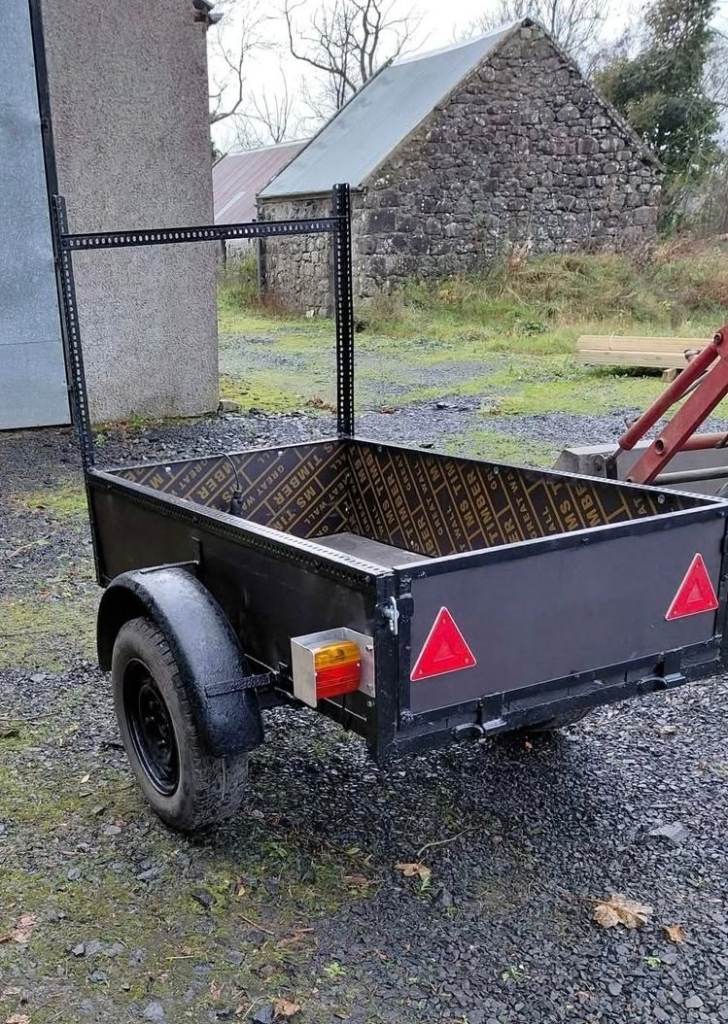 Excellent condition 5 x 3 trailer
