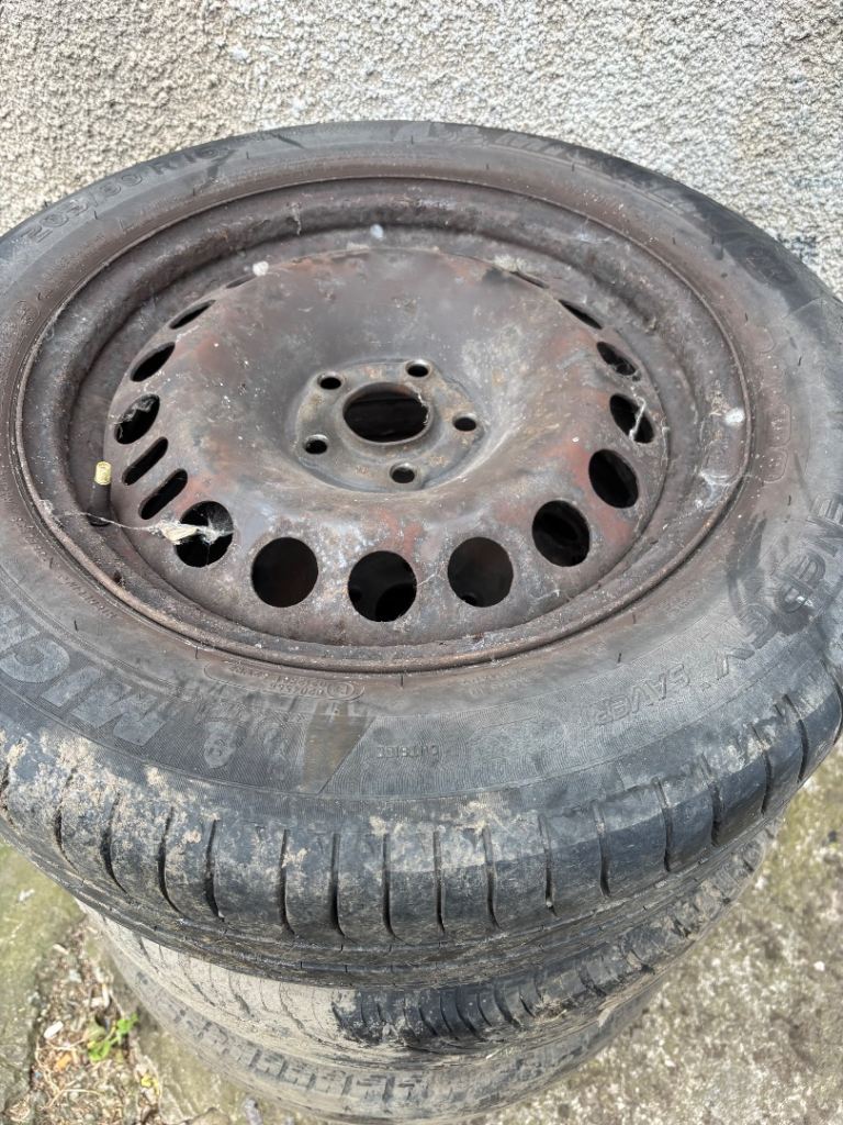 Vauxhall Astra j 2010 steel rims and tyres 