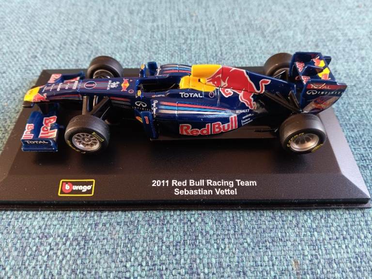 Burago - 2011 Red Bull Racing Team Sebastian Vettel - No. 1 Car