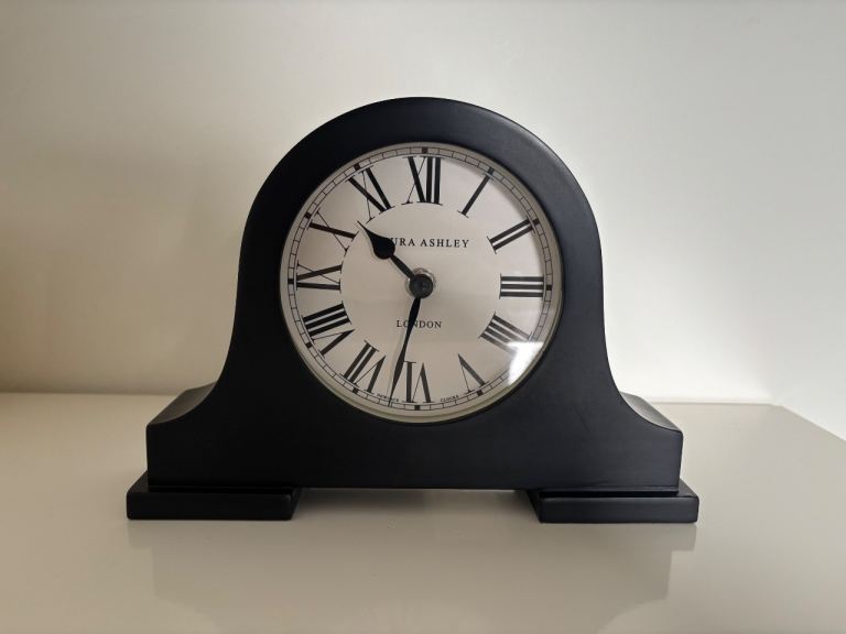 Mantelpiece clock
