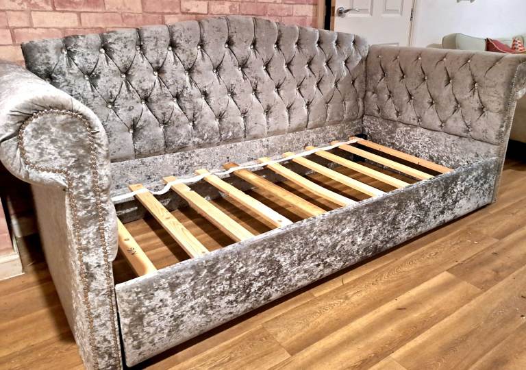 image for Gorgeous Diamante Grey Sofa-Guest/Day Bed, In Excellent Condition,can deliver 