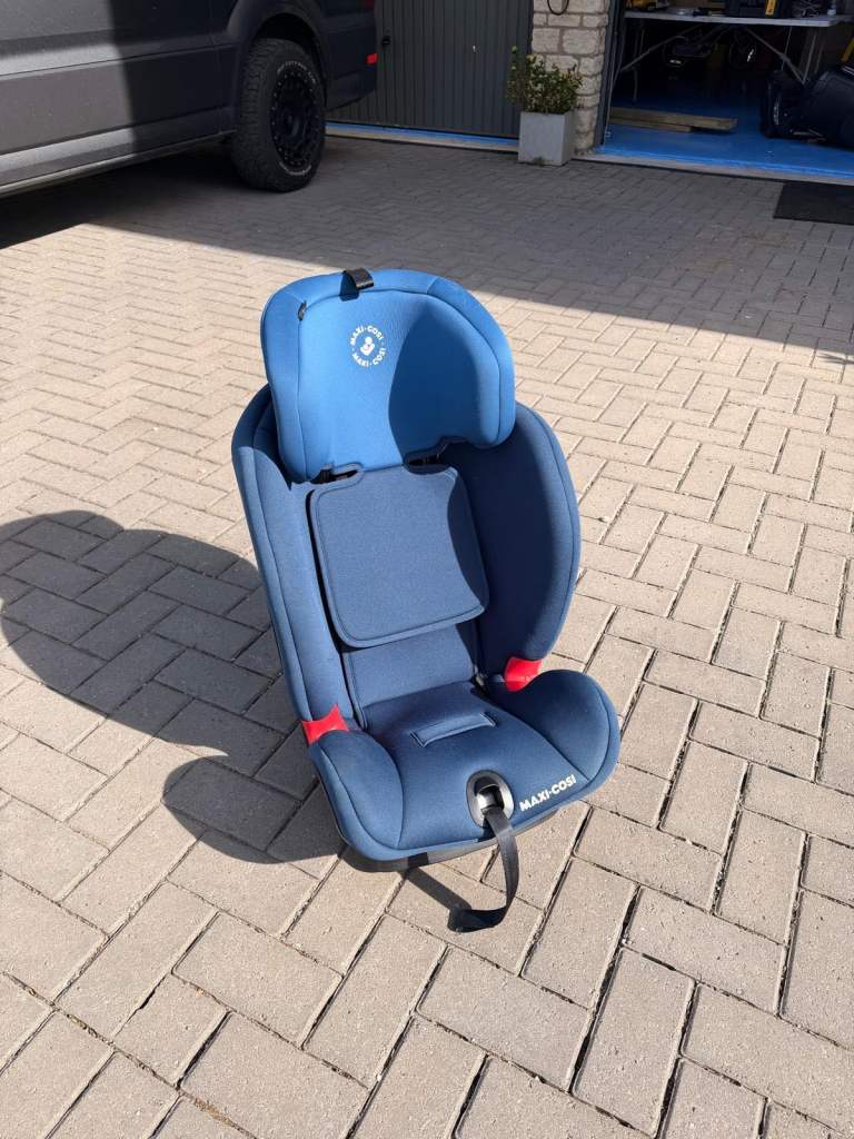 Child’s car seat 
