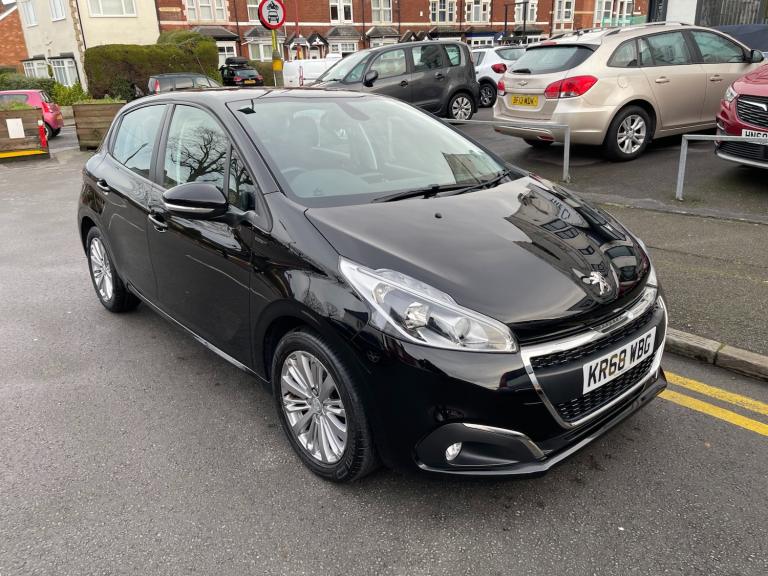 2018 Peugeot 208 1.2 PureTech 82 Signature 5dr [Start Stop] HATCHBACK Petrol Manual