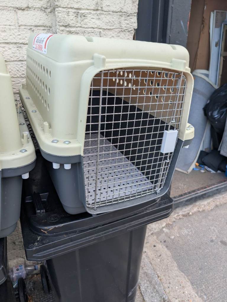 Pet carrier/dog crate - can deliver free 