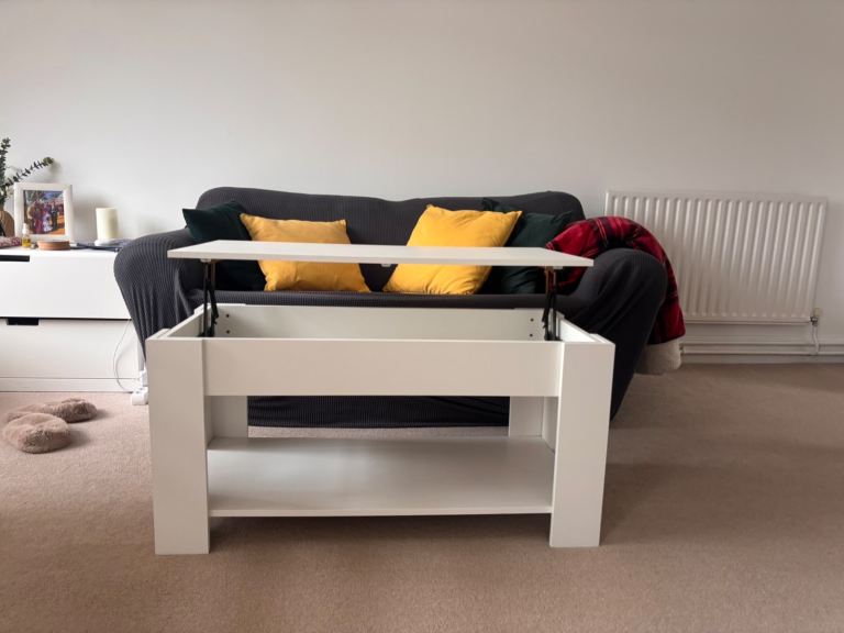 White Coffee Table with Lift-Top Storage – Good Condition