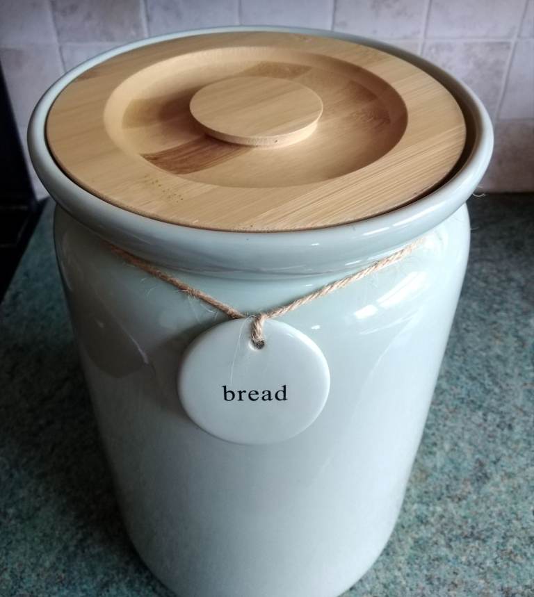 Ceramic bread bin 