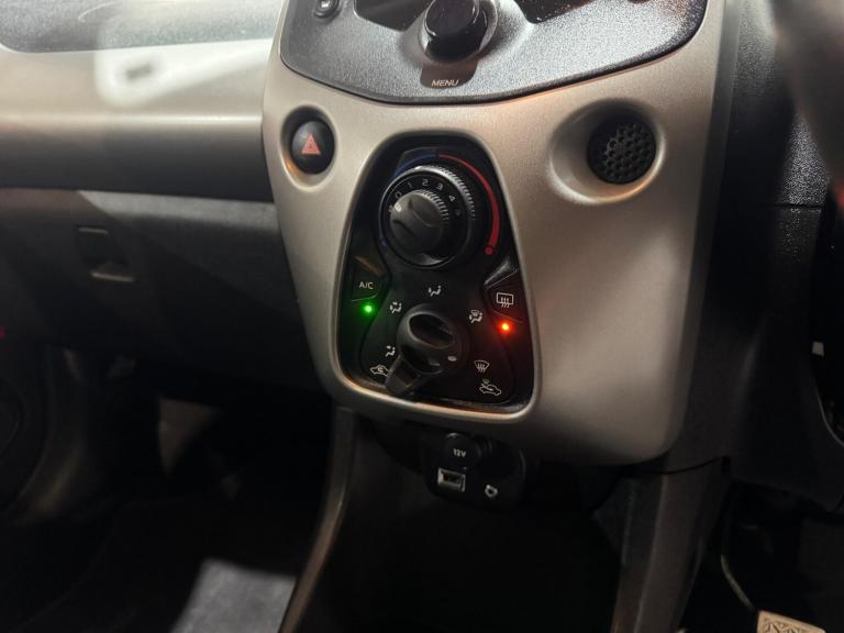 2015 Toyota AYGO 1.0 VVT-i x-play Euro 5 5dr Euro 5 HATCHBACK Petrol Manual