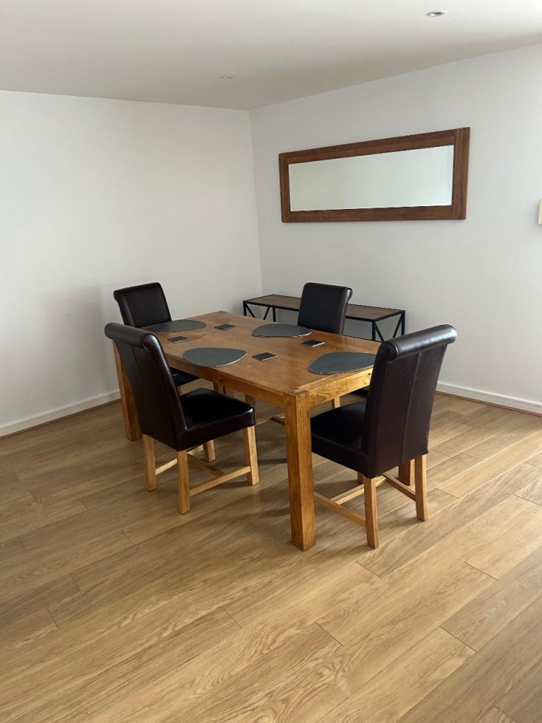 Flat to Let 