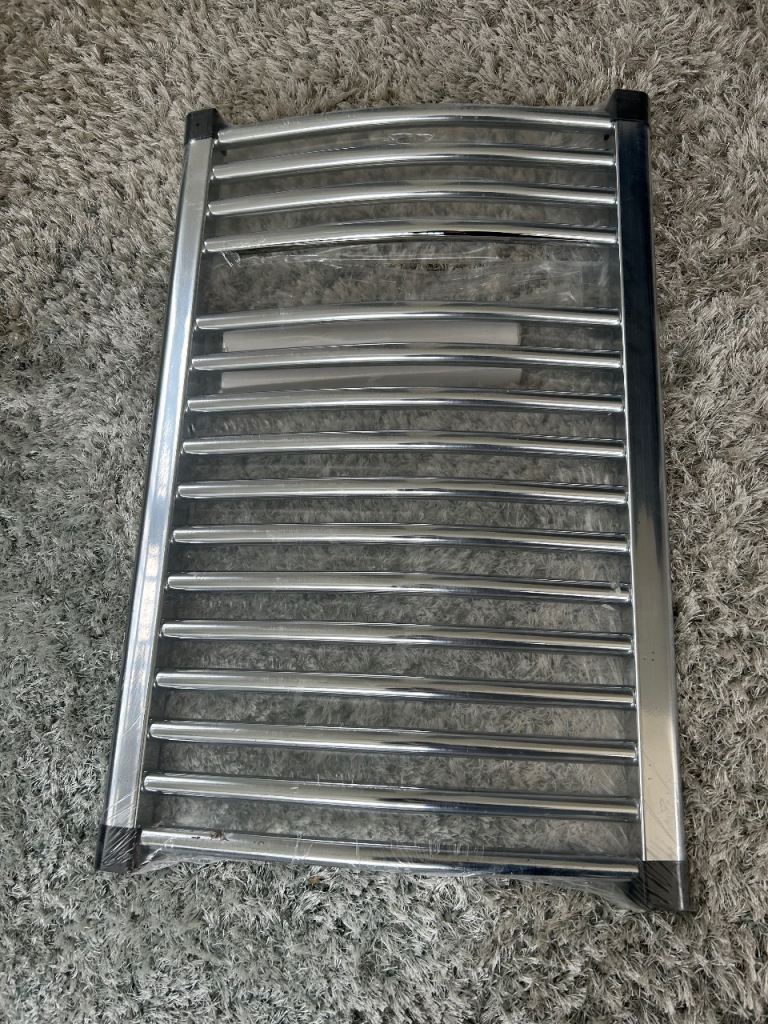 Thames curved towel radiator 