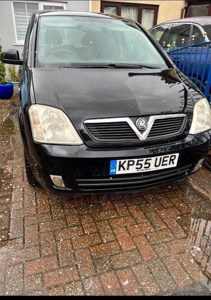 Black Vauxhall Meriva