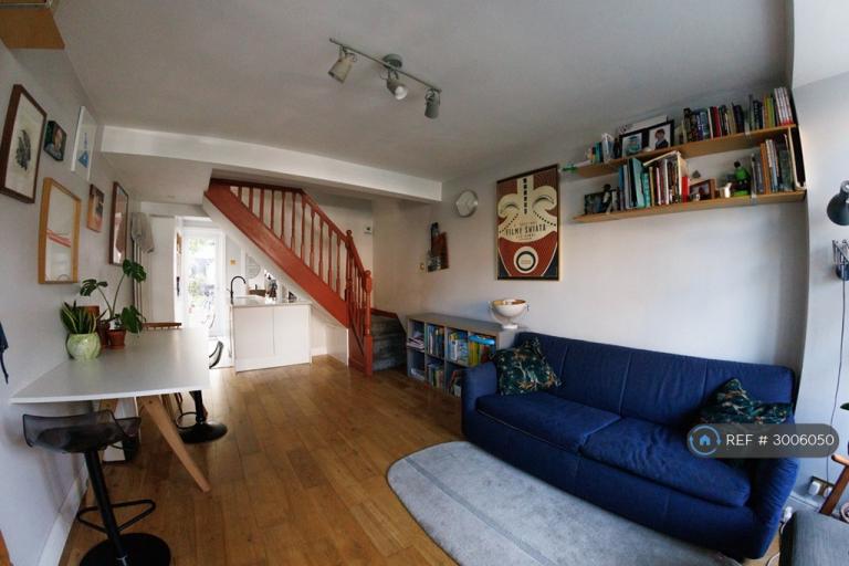 2 bedroom house in Manor Road, London, E17 (2 bed) (#3006050)