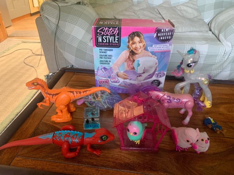 Pets alive toys birds dinosaurs light up and dancing unicorn penguin snap and kid’s sawing machine 