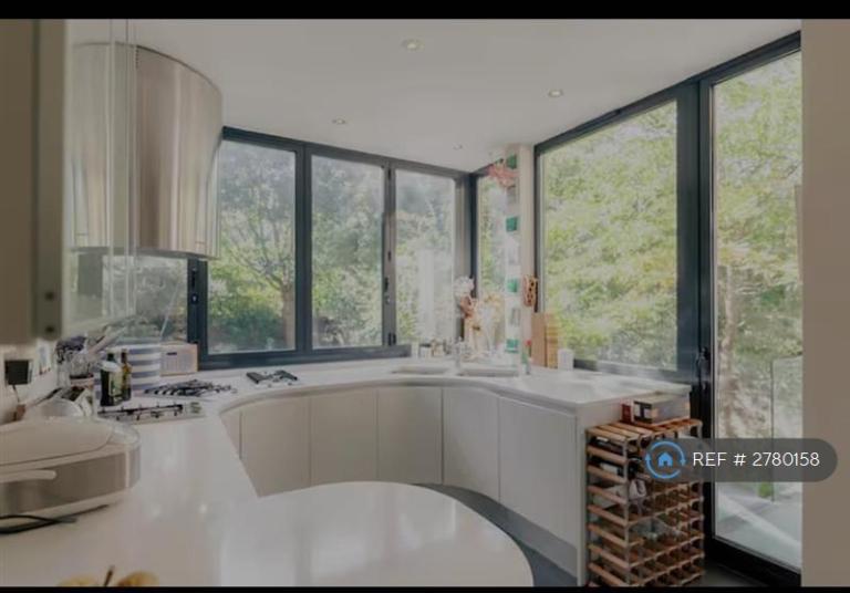 5 bedroom house in Richmond, Richmond, TW10 (5 bed) (#2780158)