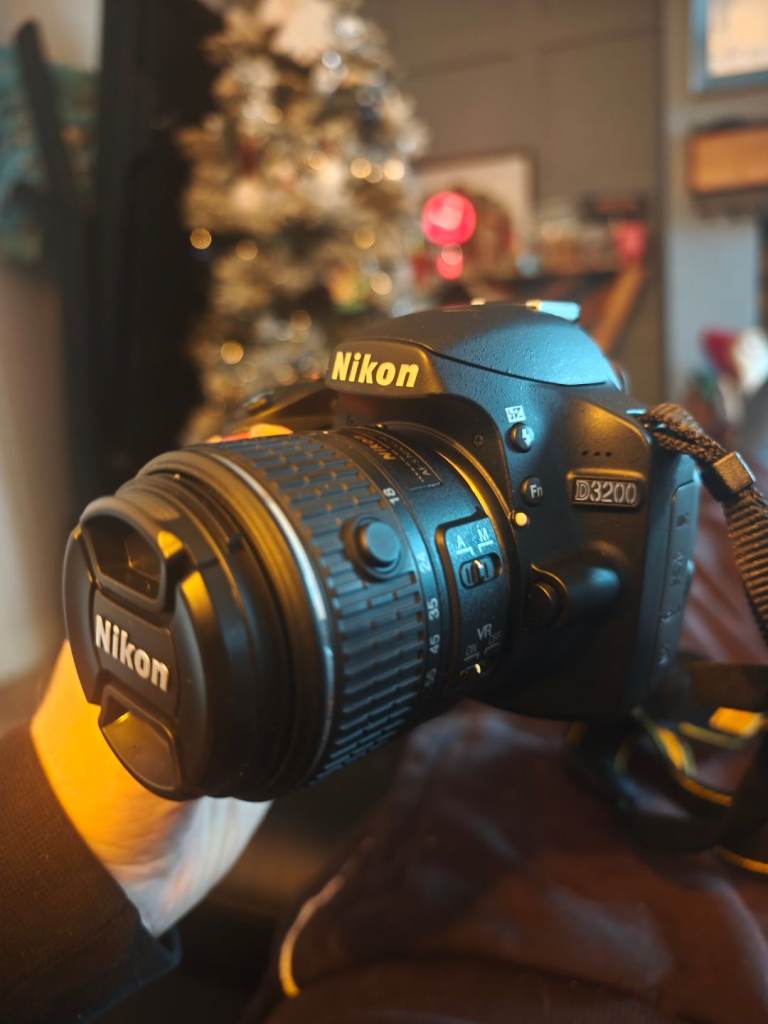 Nikon D3200 Digital SLR Camera with 18-55mm Nikon AF-S DX Nikkor VR Lens
