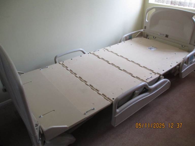 CHG SPIRIT PLUS ELECTRIC HOSPITAL BED