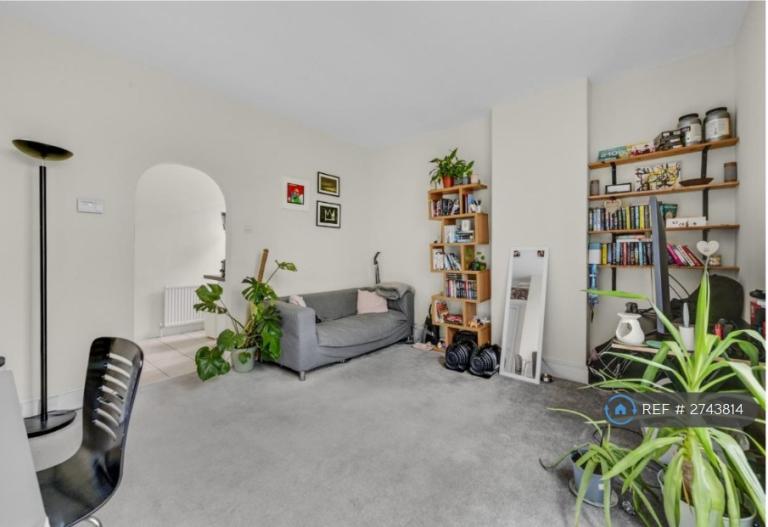 1 bedroom flat in Walm Lane, London, NW2 (1 bed) (#2743814)
