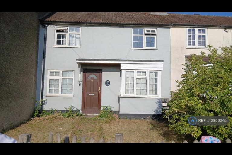 3 bedroom house in Buckingham Road Aylesbury Bukinghamshire, Aylesbury, HP19 (3 bed) (#2958248)