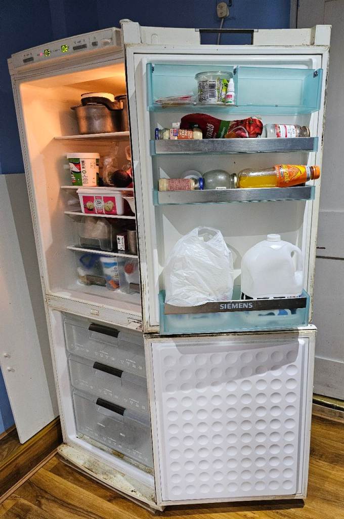 QUICK SALE SIEMENS FRIDGE FREEZER COLLECTION ONLY