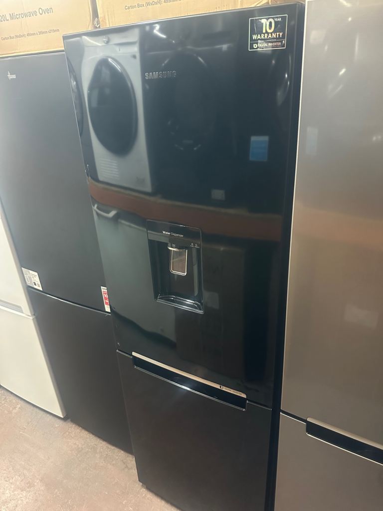 BLACK SAMSUNG FRIDGE FREEZER 