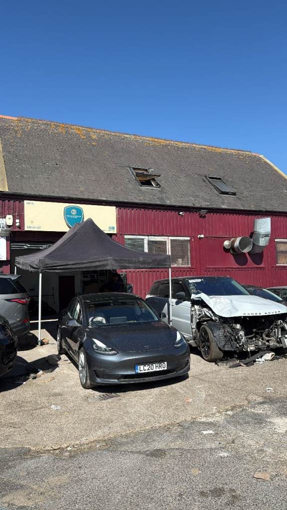 COMMERCIAL UNIT TO LET – IDEAL FOR BODYSHOP / AUTOMOTIVE BUSINESS