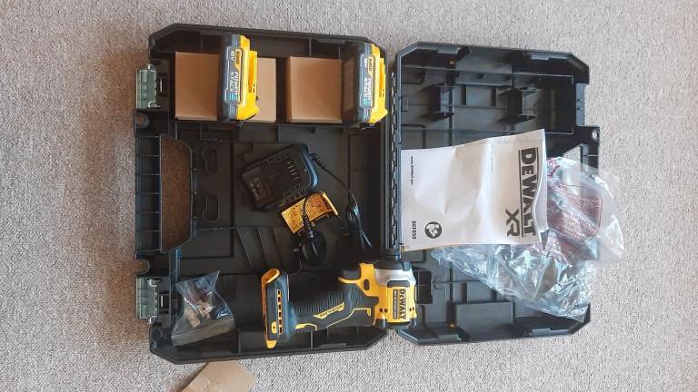 Dewalt 18v Impact driver dcf850 full set (very strong)